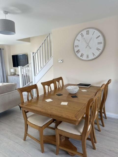 Newark Area - Modern 3 Bedroom Semi With Free Off Road Parking For 2 Vehicles Balderton Bagian luar foto